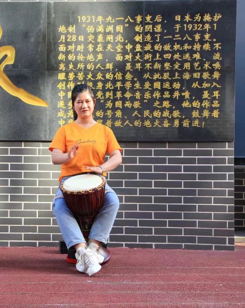 25岁白族姑娘凌晨五点投身防疫工作 帮助乳腺癌患者倾销200箱水果 25岁白族姑娘凌晨五点投身防疫工作 帮助乳腺癌患者倾销200箱水果